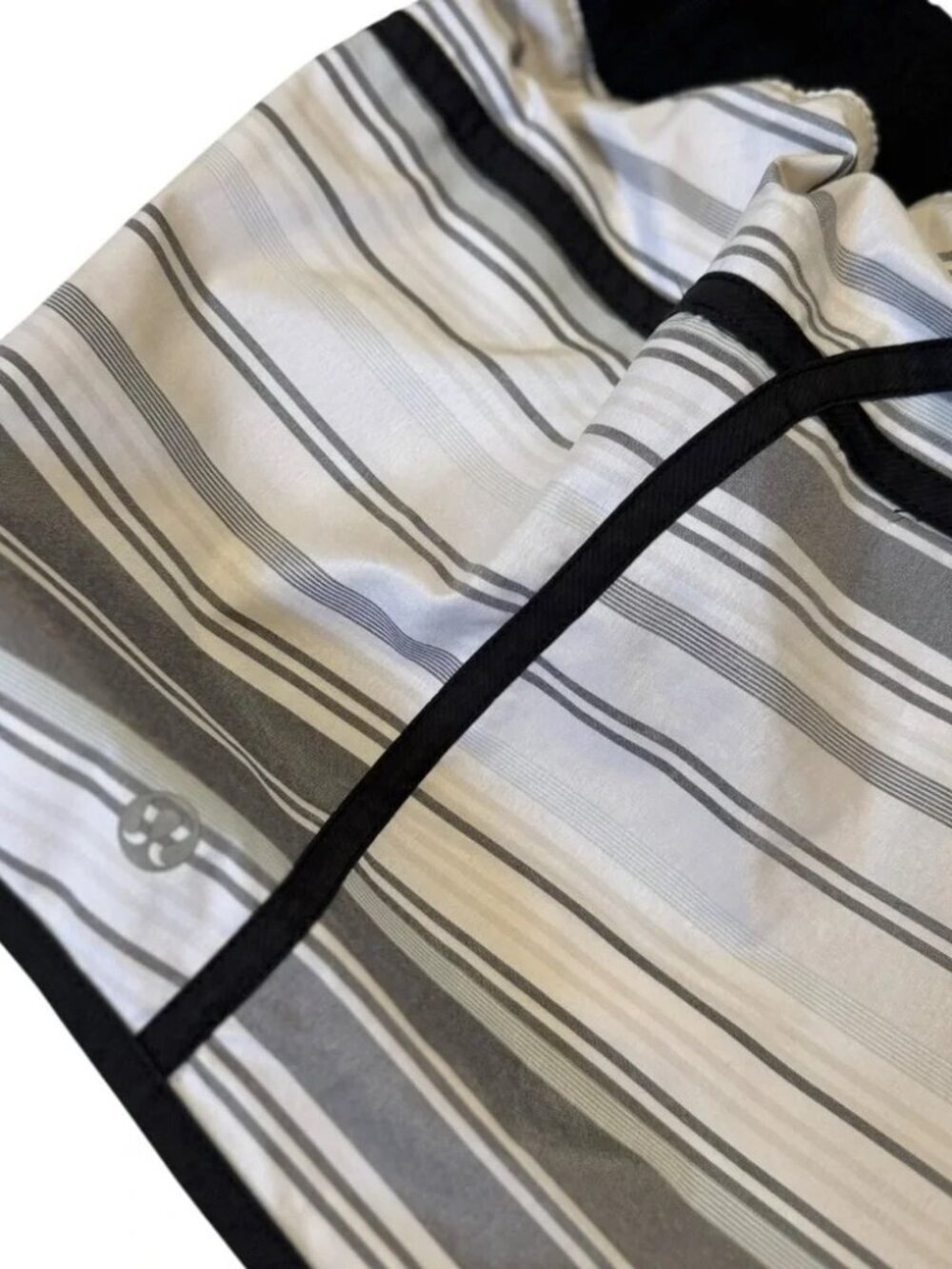 Lululemon Tracker Short *2-way Stretch Mini Groovy Stripe Dune Horizontal Black - Picture 4 of 9